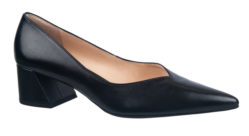 Black leather court shoes from Hogl with low block heel